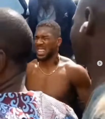 Video shows boxer Anthony Joshua in pain as he?s rushed to Hospital after Ogun Road accident (Video)